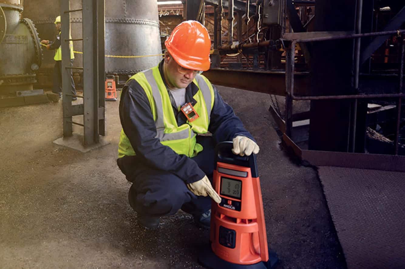 Safety Technician Monitoring Gas in a Safetek WorkZone™